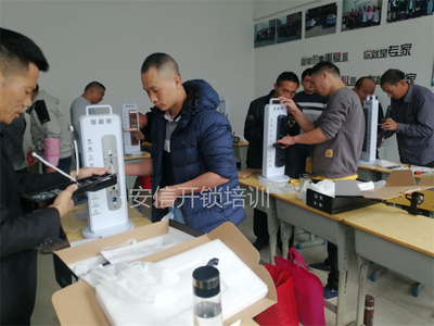智能锁安装培训学徒